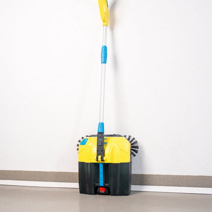 GLORIA EasySweep 18V Akku-Kehrsystem in platzsparender Parkposition nach der Reinigung