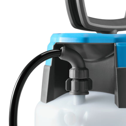 PVC-Gewebeschlauch mit Knickschutz am Behälter des GLORIA CLEAN 500