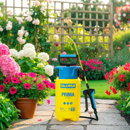 Gloria Prima 300 Drucksprüher 3 Liter im Einsatz zur Pflanzenpflege im Garten